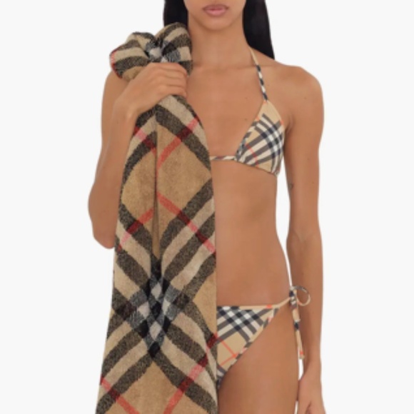 😎🏝️Like New- Authentic Burberry Beach or Bath Towel🏝️😎35x58 - Picture 1 of 11